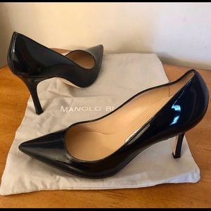 Monolo Blahnik navy patent pumps size 38.5 / 8 1/2